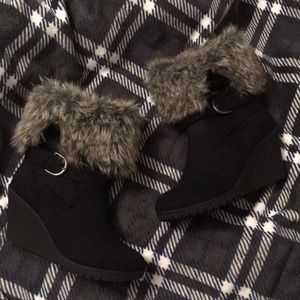 Black Wedge Fur Boots